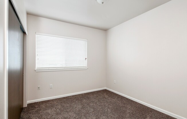 3 beds, 2 baths, 1,402 sqft, $2,275, Unit 140-102
