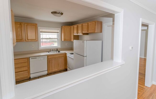 2 beds, 1 bath, $1,795, Unit V-18-2