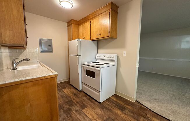 Cozy Downstairs 1 Bedroom in the River Park Area, Must See!!