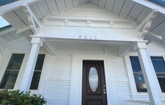 Cute 2-bed 1-Bath cottage with 1 covered Carport and driveway parking in Kaimuki