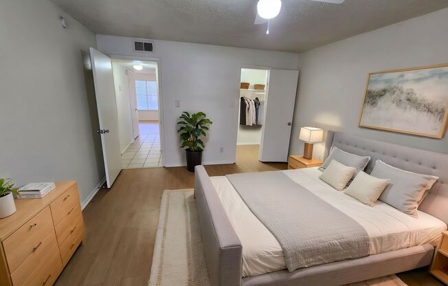 2 beds, 1 bath, 900 sqft, $1,299, Unit LAW15-113