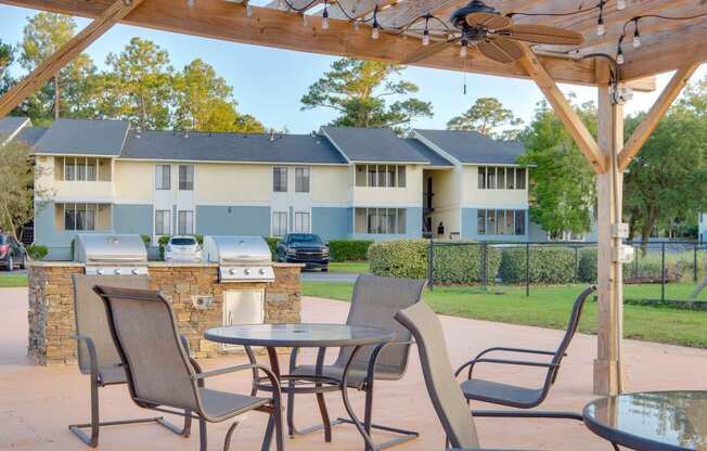 Outdoor BBQ Grill Area at River Crossing Apartments, Thunderbolt, GA