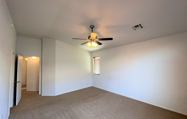 3 beds, 2.5 baths, $1,985, Unit UNIT 1045