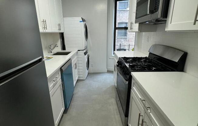 3 beds, 1 bath, $4,750, Unit 41