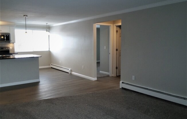 2 beds, 1 bath, 900 sqft, $1,561, Unit A11