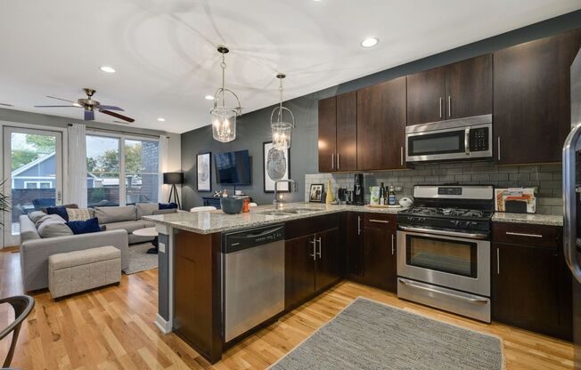 1832 W Irving Park