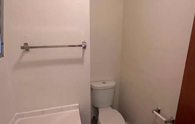 2 beds, 1.5 baths, 900 sqft, $1,440, Unit F-11