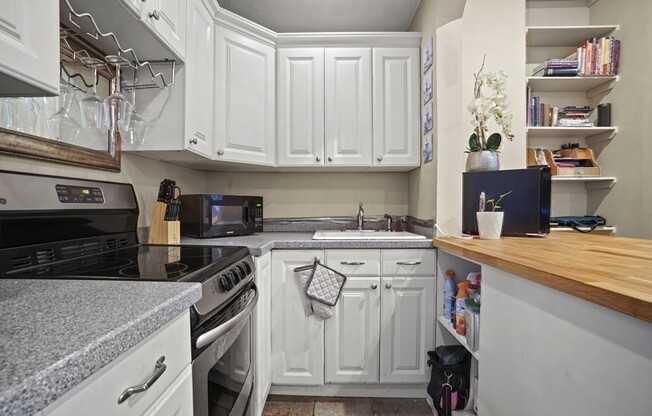 Studio, 1 bath, 521 sqft, $3,200, Unit 5B