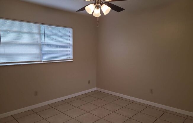 2 beds, 1 bath, 896 sqft, $1,150, Unit 26 NE 39 PL