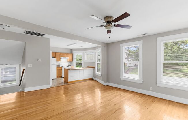 2 beds, 2 baths, 892 sqft, $1,350, Unit 1
