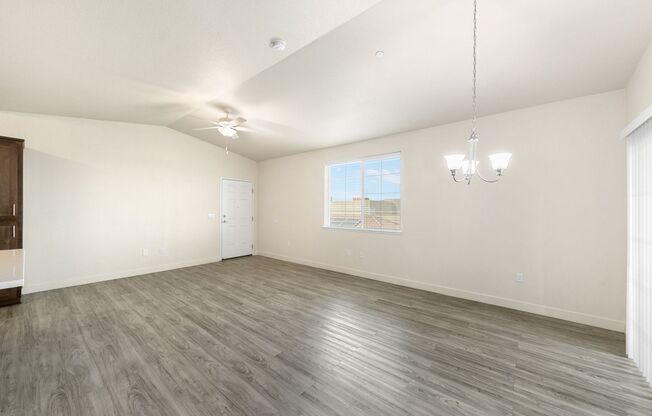 3 beds, 2 baths, 1,330 sqft, $2,805, Unit 1663 - 1106