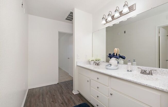 1 bed, 1 bath, 799 sqft, $2,000, Unit 117