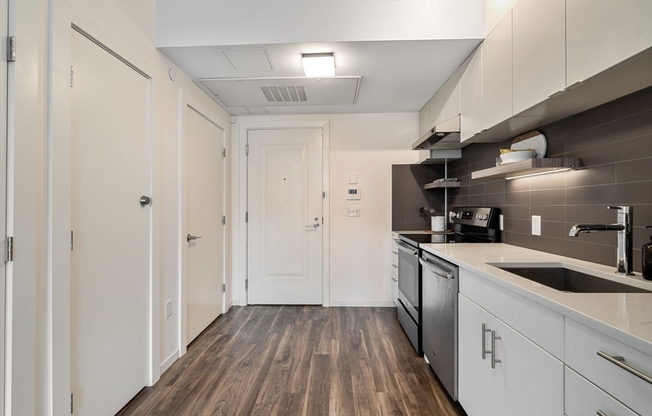 Studio, 1 bath, 554 sqft, $3,250, Unit 501