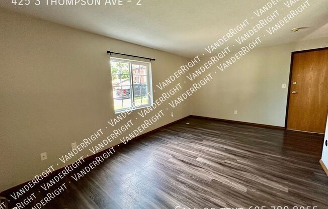 425 S THOMPSON AVE