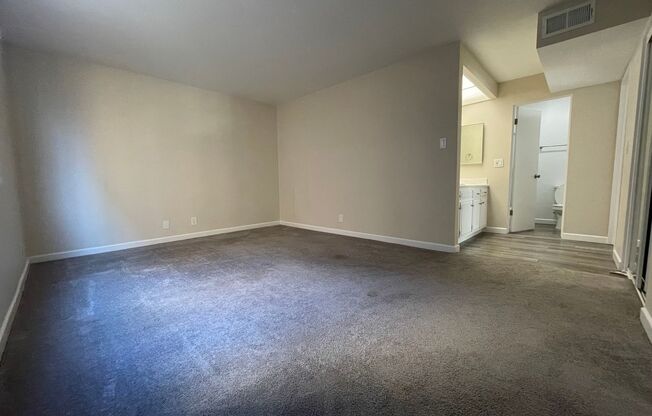 3 beds, 2 baths, $3,295, Unit 201