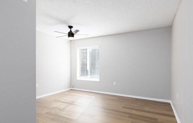 Bedroom-Renovated (1BR,1BA 690SF)