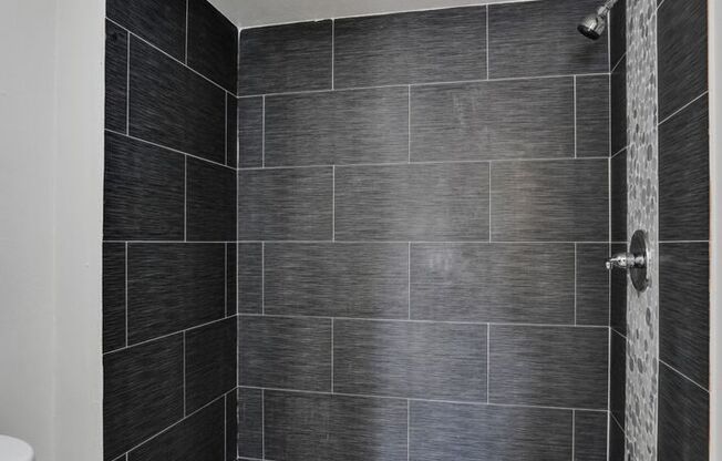 2 beds, 2 baths, $2,000, Unit APARTMENT 407