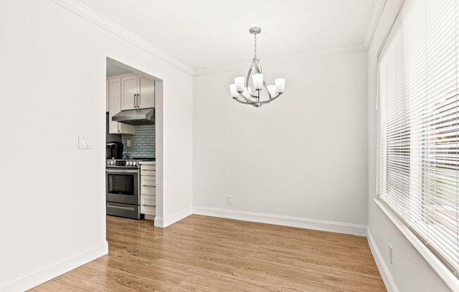 Spacious & Updated 2-Bedroom Townhouse in Union City | In-Unit Laundry & Modern Kitchen