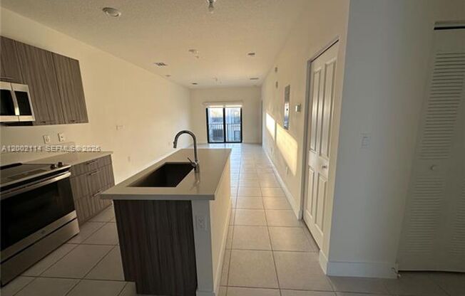 8265 NW 41st St # C-204, Doral, FL 33166-6284