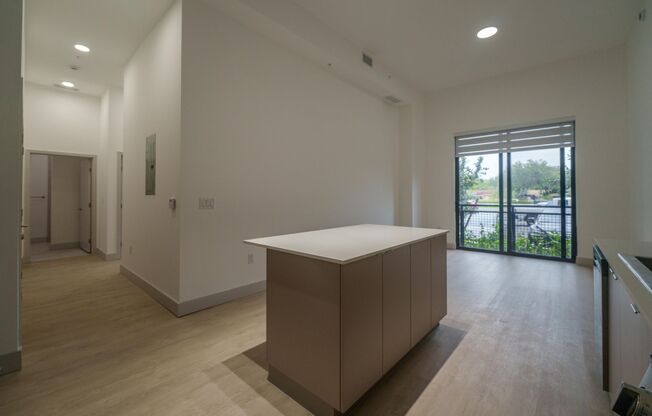 3 beds, 2 baths, 1,348 sqft, $2,622, Unit 114