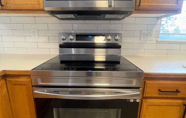 2 beds, 1 bath, 990 sqft, $1,400, Unit 2