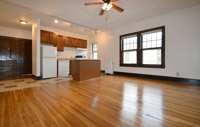 1 bed, 1 bath, 420 sqft, $955, Unit 7 - 34