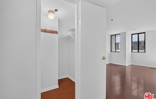 3 beds, 4 baths, 2,426 sqft, $6,995, Unit 309