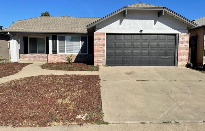 2013 SCOTCH PINE DR