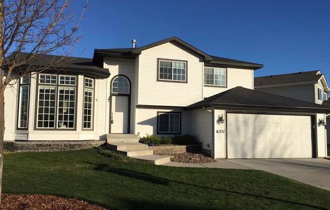 Coming Soon – Spacious 4 Bed, 3.5 Bath Home in Eagle Ridge – Available July!