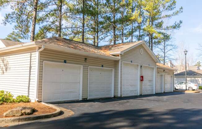 Brentwood Downs Rentable Garages