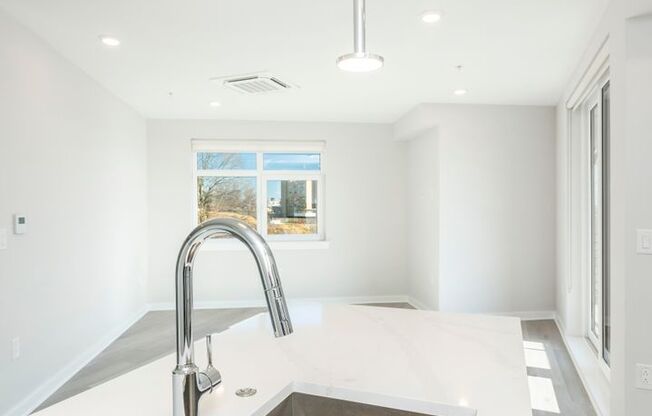2 beds, 2 baths, 927 sqft, $1,935, Unit B220