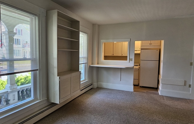 40 E MAIN ST