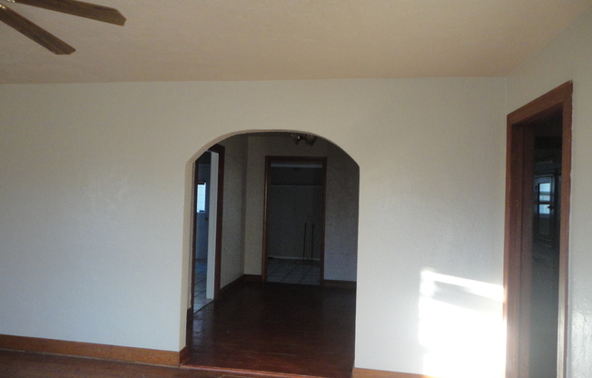 3 beds, 2 baths, $750