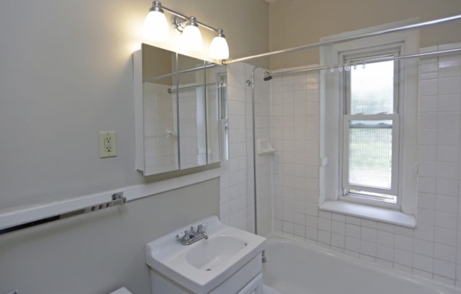 1 bed, 1 bath, 794 sqft, $1,150, Unit 311