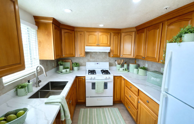 Ready For Move In! ~Amazing and Newly Renovated 2 Beds 1 Bath