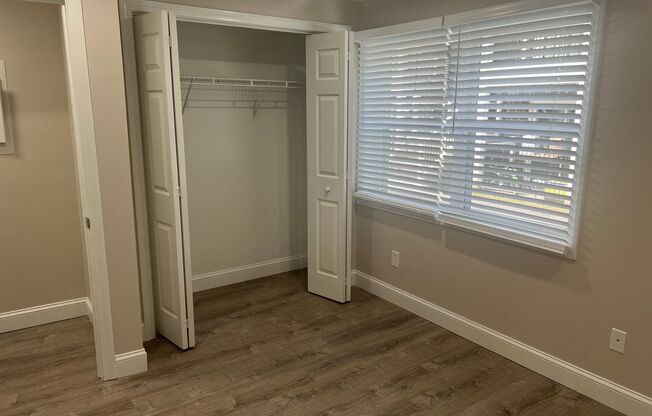 2 beds, 1 bath, 680 sqft, $2,350, Unit 27-11