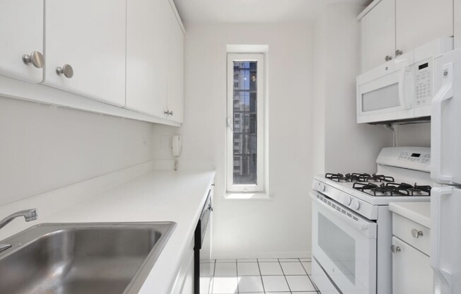 Studio, 1 bath, 542 sqft, $4,200, Unit 25G