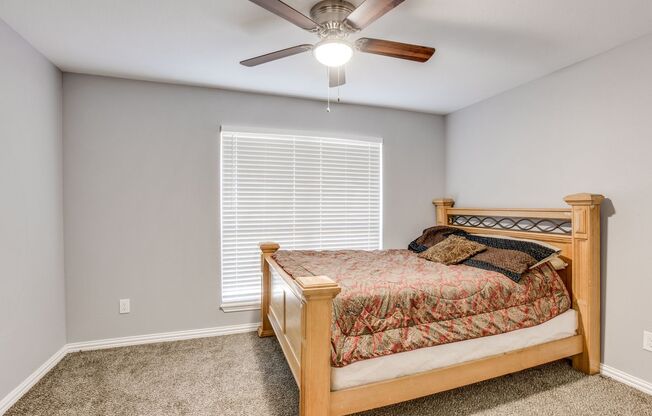 2 beds, 1 bath, 860 sqft, $1,250, Unit 122