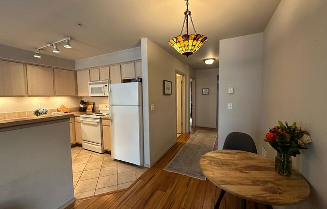 1 bed, 1 bath, $2,095, Unit # 201