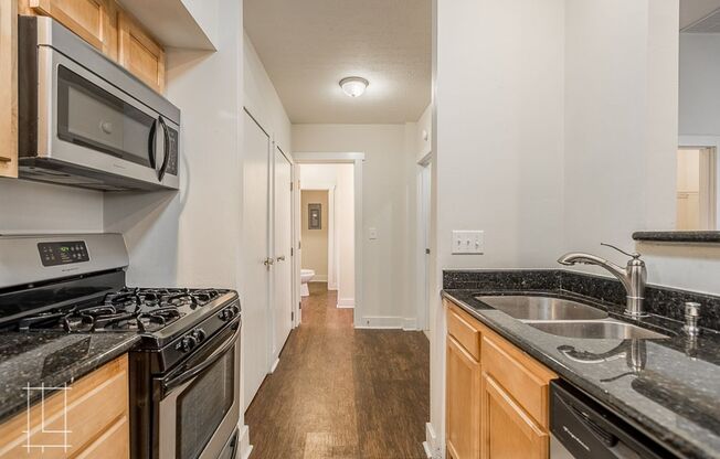 2 beds, 1 bath, $1,625, Unit 814 Neil Ave