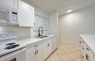 2 beds, 1 bath, 750 sqft, $1,895, Unit 12