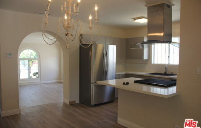 1120 S PLYMOUTH BLVD