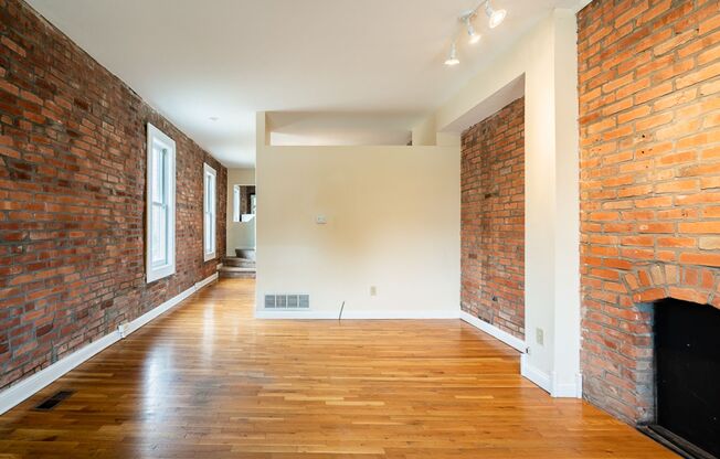 3 beds, 1.5 baths, $1,700, Unit 235 E. 3rd Ave