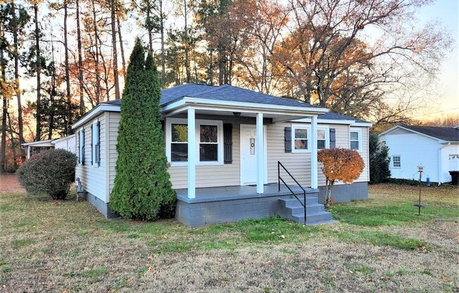 Greer - Cute 2BR/1BA Home Conveniently Located to Turner Park, Downtown Greer and Wade Hampton Road!