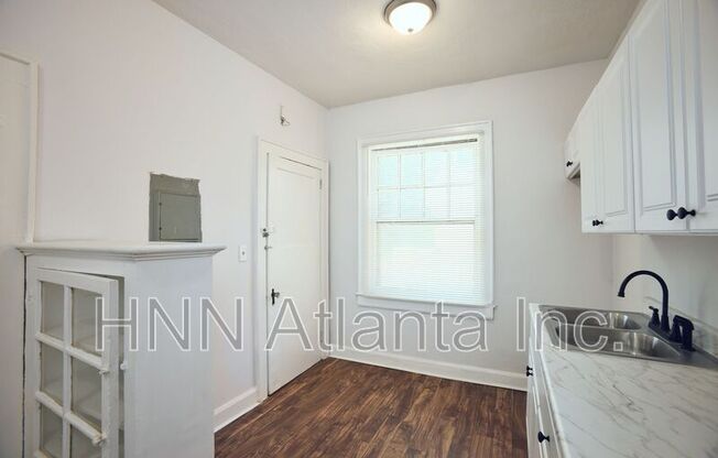 499 8 ST NE