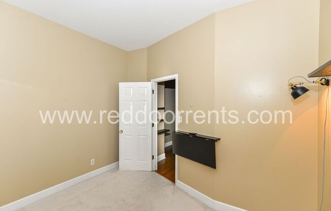 2 beds, 1.5 baths, 1,167 sqft, $1,695, Unit 1332A N College Ave