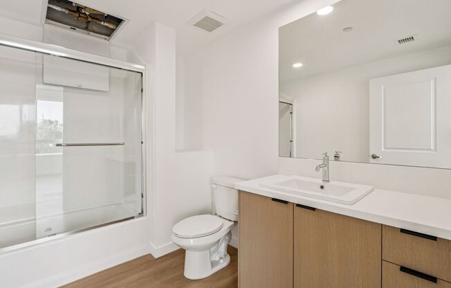 2 beds, 2 baths, 950 sqft, $2,900, Unit 305