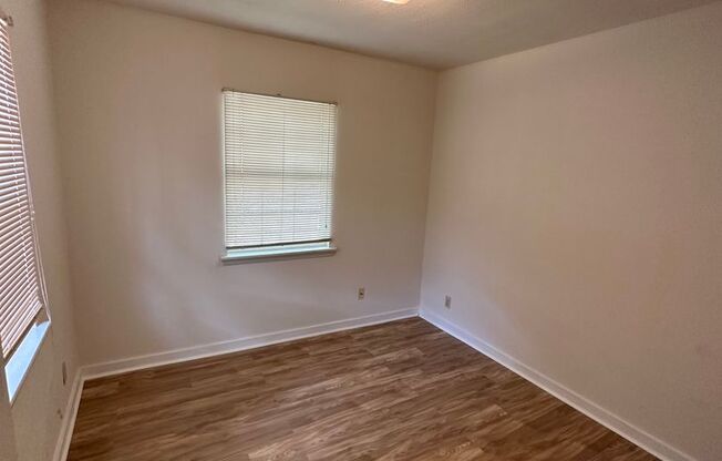 2 beds, 1 bath, $1,100