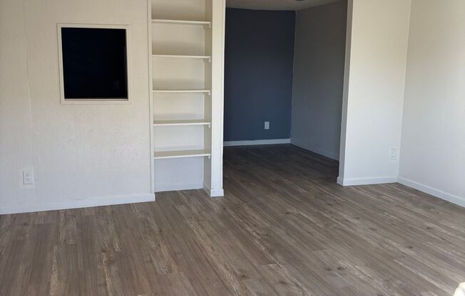 2 beds, 1 bath, $1,245, Unit 26