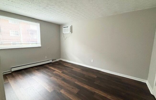 2 beds, 1 bath, 800 sqft, $895, Unit 615-02